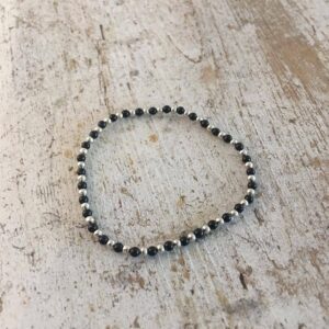 Armbånd perler sølv/sort billede