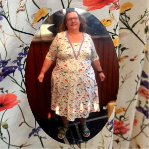 Plus size kjole - Ama Spring Flowers - Amamiko