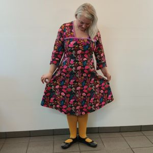 Plus size kjole - Genkei Pink Garden - Amamiko