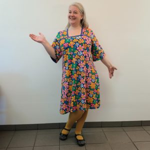 Plus size kjole - Tokyo Retro Flower - Amamiko
