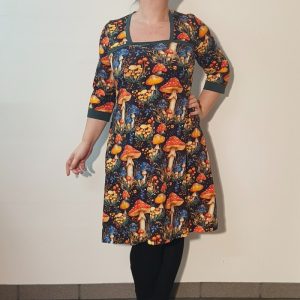 Plus size kjole - Tokyo Mushroom Hunting - Amamiko